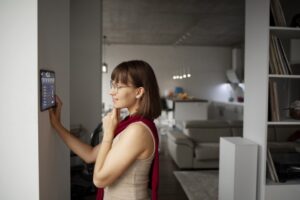 Automatyka domowa — co warto wiedzieć o nowoczesnych systemach kontroli?
