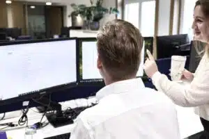 Oko szefa zawsze otwarte - monitorowanie komputera pracownika w erze pracy hybrydowej