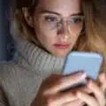 Nie wiesz kto dzwoni? Sprawdź, jak zidentyfikować nieznany numer telefonu