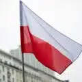 Profesjonalne flagi Polski – czym różnią się od marketowych produktów?