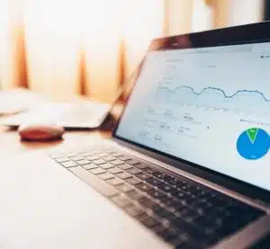 Dlaczego samo wdrożenie Google Analytics 4 to za mało?